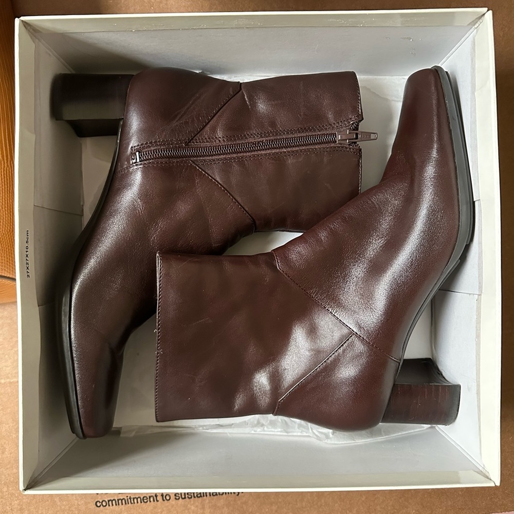 Vintage square toe ankle boot 6.5